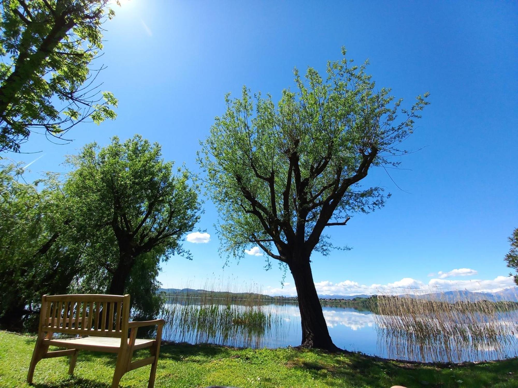 Appartamento Miralago Con Giardino Sul Lago Gavirate Exterior photo